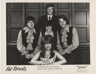 Item #036033 PROFESSIONAL PHOTOGRAPH OF THE EVERGREEN DRIFTERS, FEATURING PAULA WOLFE:; Country &...